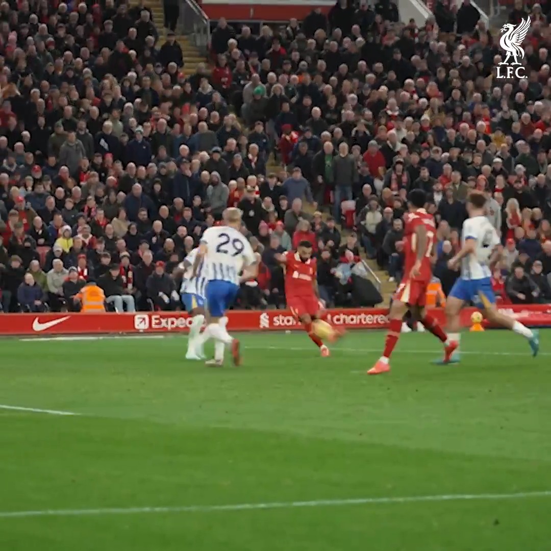 Another special Salah strike in front of the Kop 🇪🇬👑