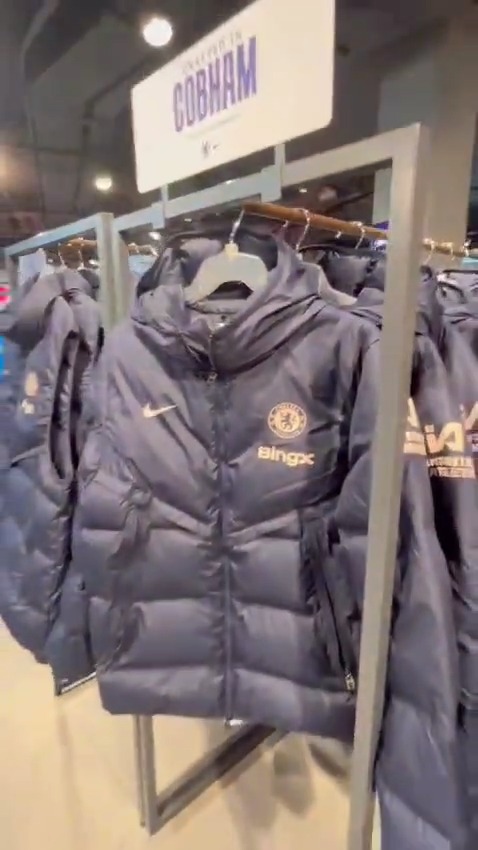 Get the look, rep the blues ๐ Chelsea FC