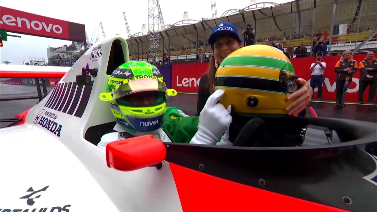 🎙️"C'était le meilleur moment du week-end" 💚 Lewis Hamilton au volant de la voiture d'Ayrton Senna, championne du monde en 1990 🥹🇧🇷 #BrazilGP #F1