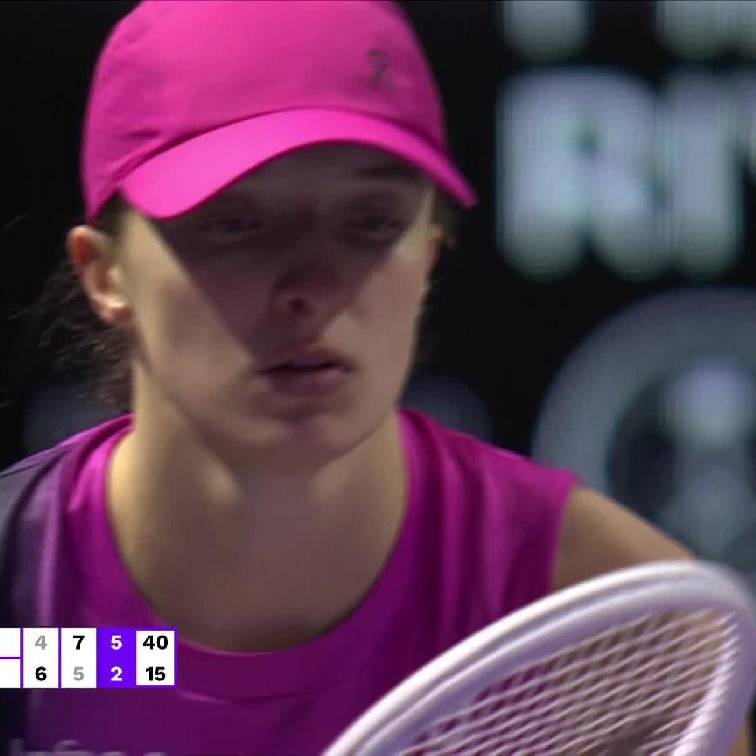 Never backing down 💪 Iga Świątek gets the comeback dub over Krejcikova! #WTAFinalsRiyadh