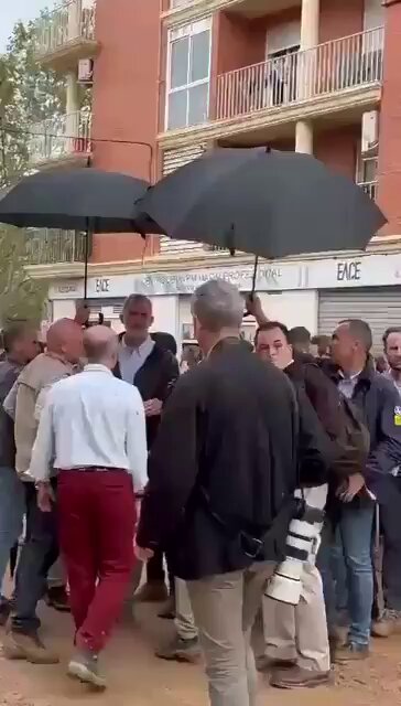 ¿Tiene Pedro Sánchez la culpa de la mala gestión de la tragedia en Valencia? 🔄 SÍ ♥️ NO #Valencia #España
