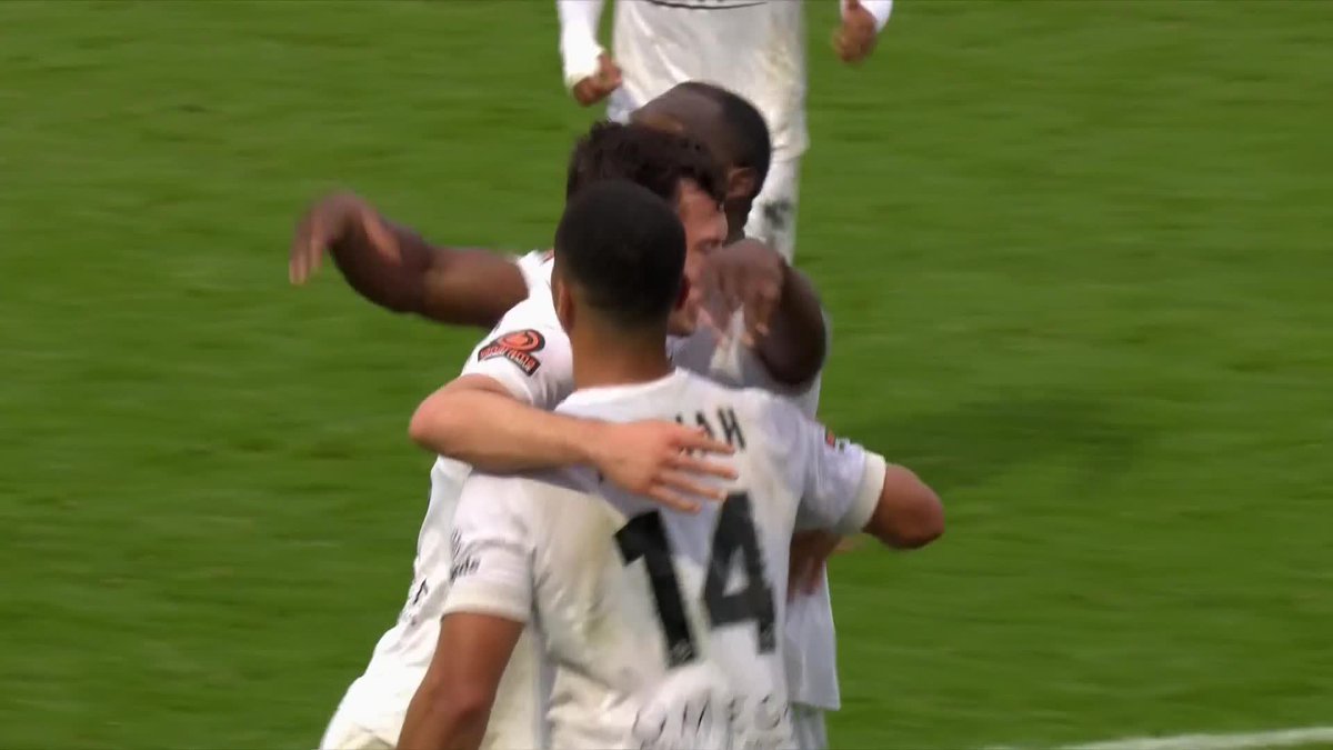 After being 2️⃣ goals down, Charlie O'Connell has got Boreham Wood FC's equaliser! 😲 #EmiratesFACup