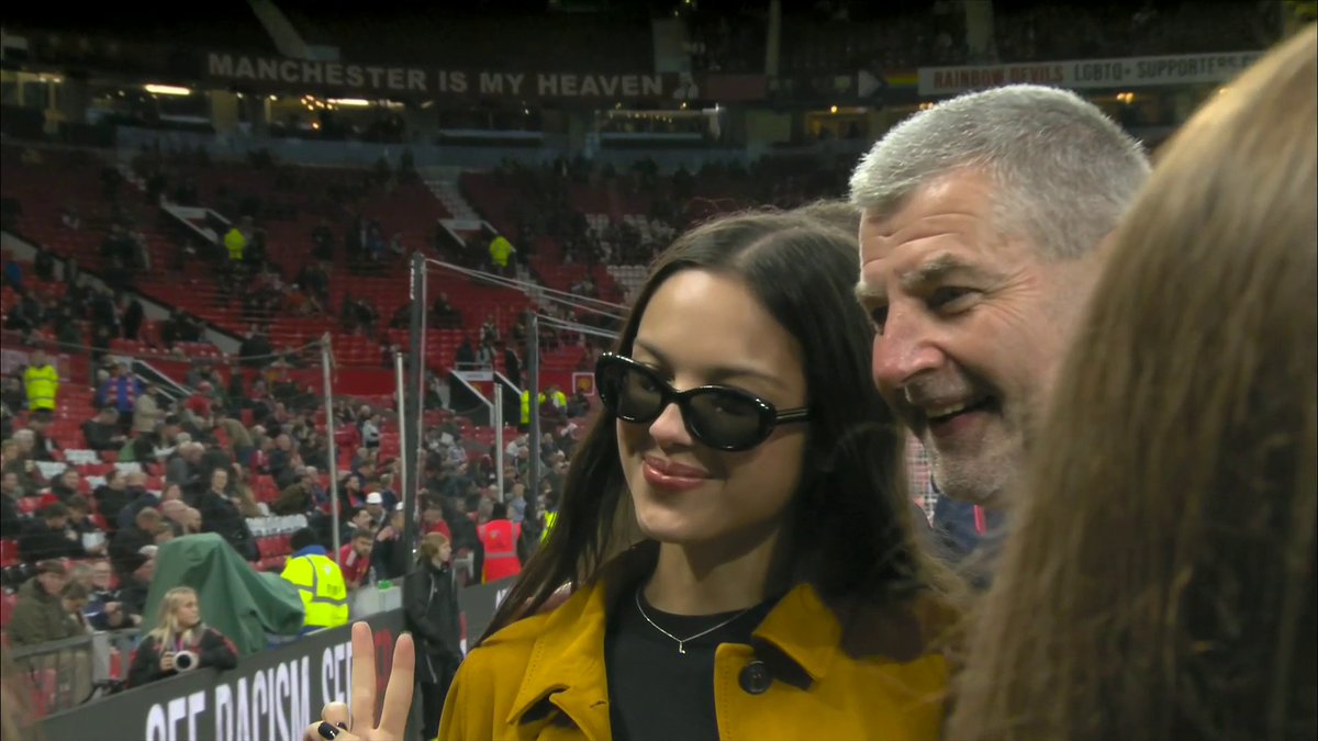 Is that Olivia Rodrigo taking a selfie with Denis Irwin at Old Trafford? 🤩😅