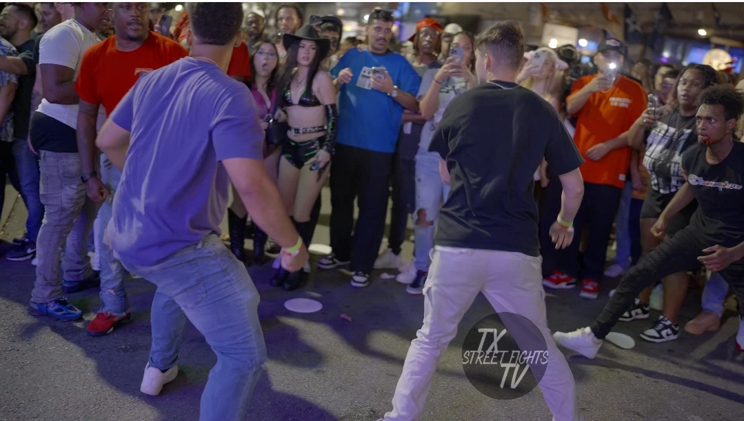 Brawl breaks out on 6th Street Austin TX 2024 #fight #streetfights #6thstreet #halloween #fights #brawl November 2024
