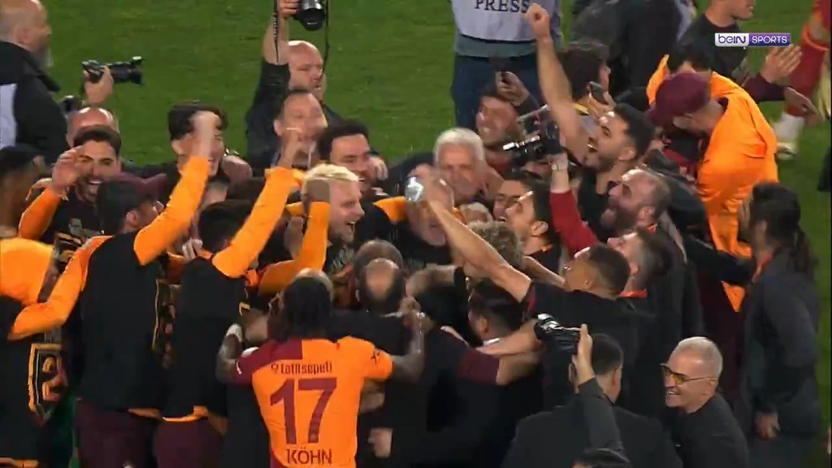 şu sevince bak bizim şampiyonluk kutlamamız bile daha sakin geçmişti