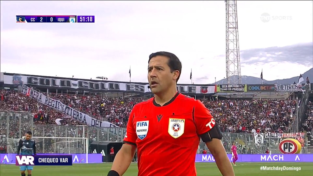 ⚽🟥❌ ¿Te pareció la expulsión? Bryan Carvallo recibió tarjeta roja en Deportes Iquique por esta infracción sobre Javier Correa. En primera instancia, el juez central lo amonestó, pero tras la intervención del VAR tuvo que abandonar el terreno de juego. ¡Disfruta el duelo entre Albos y Dragones Celestes en TNT Sports Premium y #TNTSportsenMax! 🤩