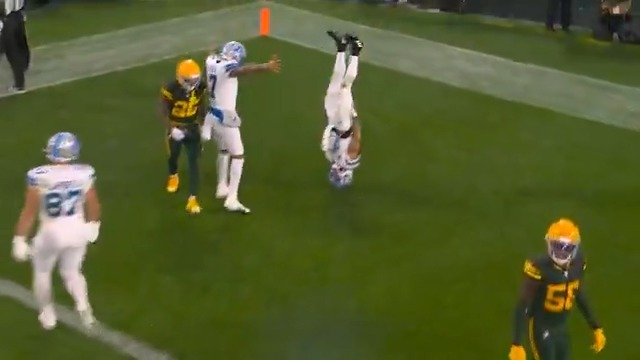 "I was on my phone scrolling on social media, and I saw a player in college do [the celebration], and I was like 'Ooo, I gotta hit that.'" 🤣 Detroit Lions WR Amon-Ra talks about the W and his TD celebration as he is named Tom Brady's #LFG Player of the Game!