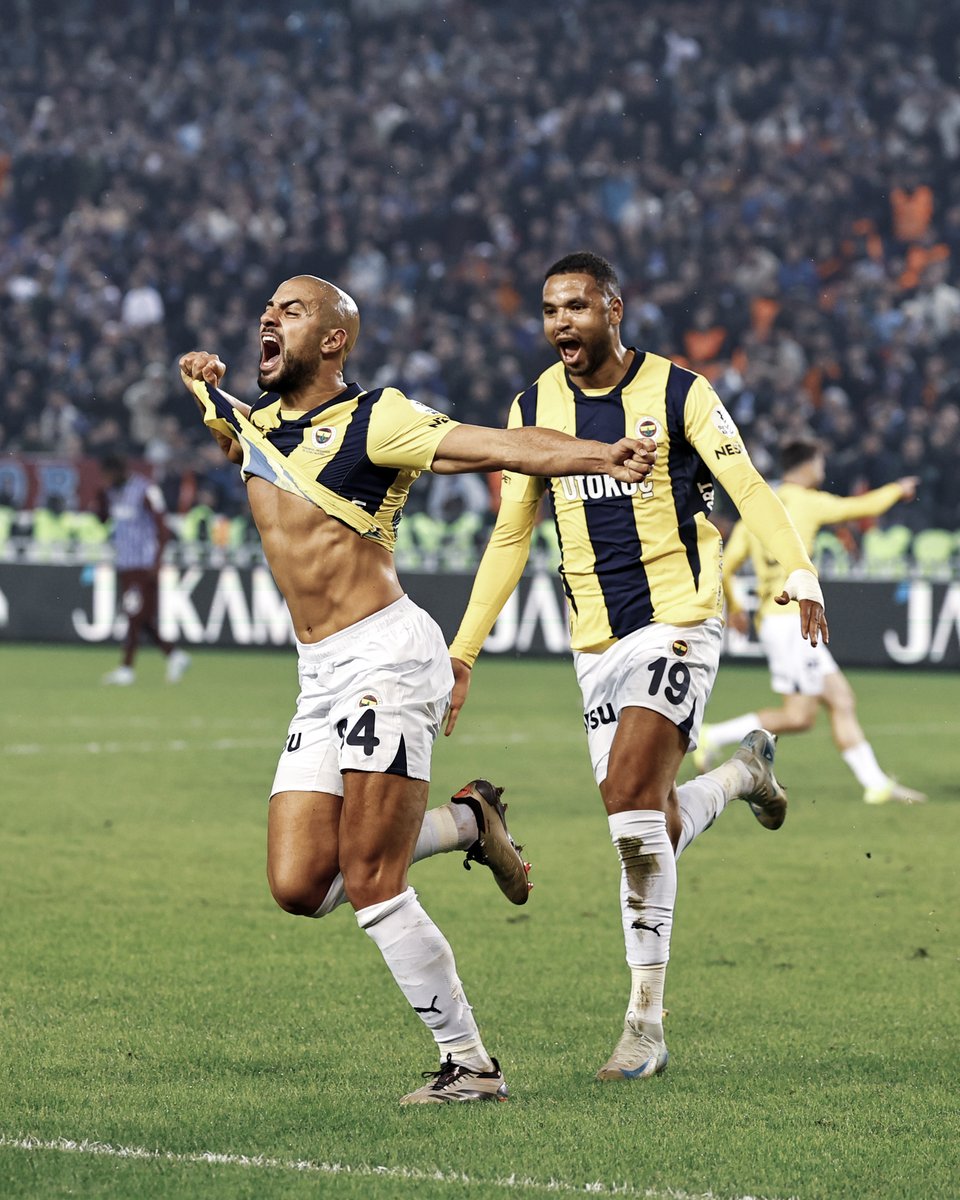 📺 Trabzonspor-Fenerbahçe maçının son dakikasında, Amrabat'ın golüyle kendinden geçen taraftarlarımız... (Uzun Versiyon) #TSvFB