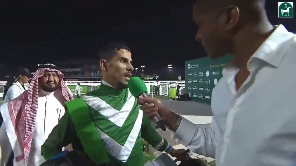 Lost in translation but luckily Callum Helliwell speaks the universal language of racing! 🤩 Our English presenter makes sure to grab an interview with all of our winning riders post-race... 👇🎙️