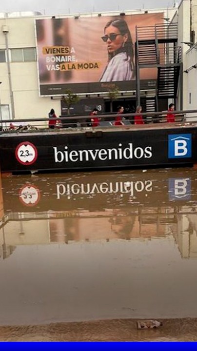 Inondations en Espagne: opération de pompage dans un gigantesque parking où les autorités redoutent de retrouver de nouvelles victimes