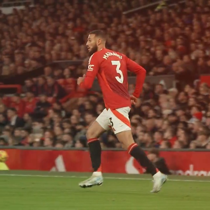 Buzzing around 🐝 #MUFC || @NMazraoui97
