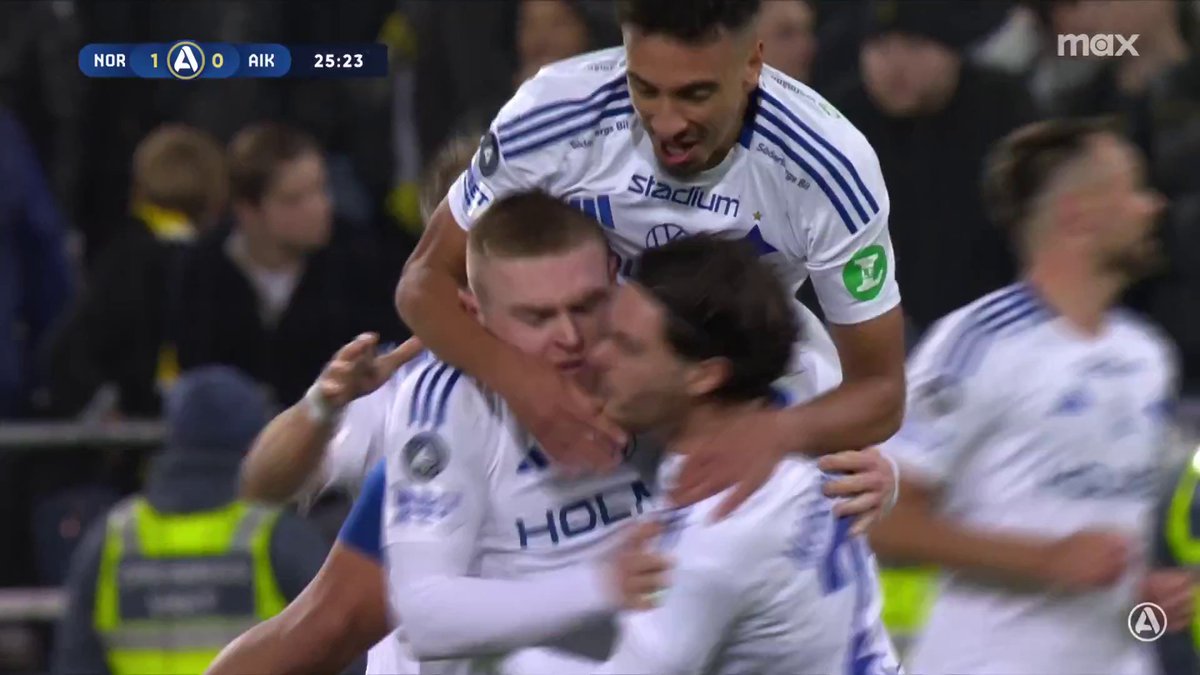 IFK Norrköping leder hemma mot AIK! David Moberg Karlssons frispark går via AIK-spelare in i mål ⚪️🔵 📲 Se Allsvenskan på Max