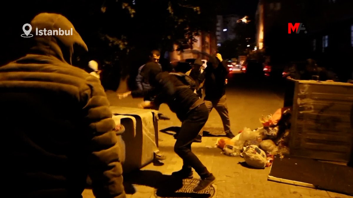 Esenyurt'ta kayyıma karşı direniş başlatan yurttaşlar, “Kürdistan faşizme mezar olacak” sloganlarıyla yürüyüş gerçekleştirdi