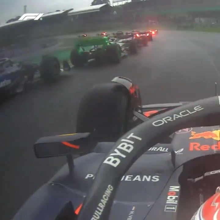 Dancing through the deluge 😮‍💨 Max's ascendancy on Sunday began with a brilliant start, allowing him to pass five cars in the first few corners 👏 #F1 #BrazilGP Oracle Red Bull Racing