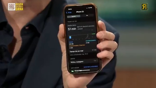 Qué bonito comprobar que también existen chavales que usan menos de una hora el móvil al día. Menos de una hora al día, qué envidia, la verdad. #LaRevuelta