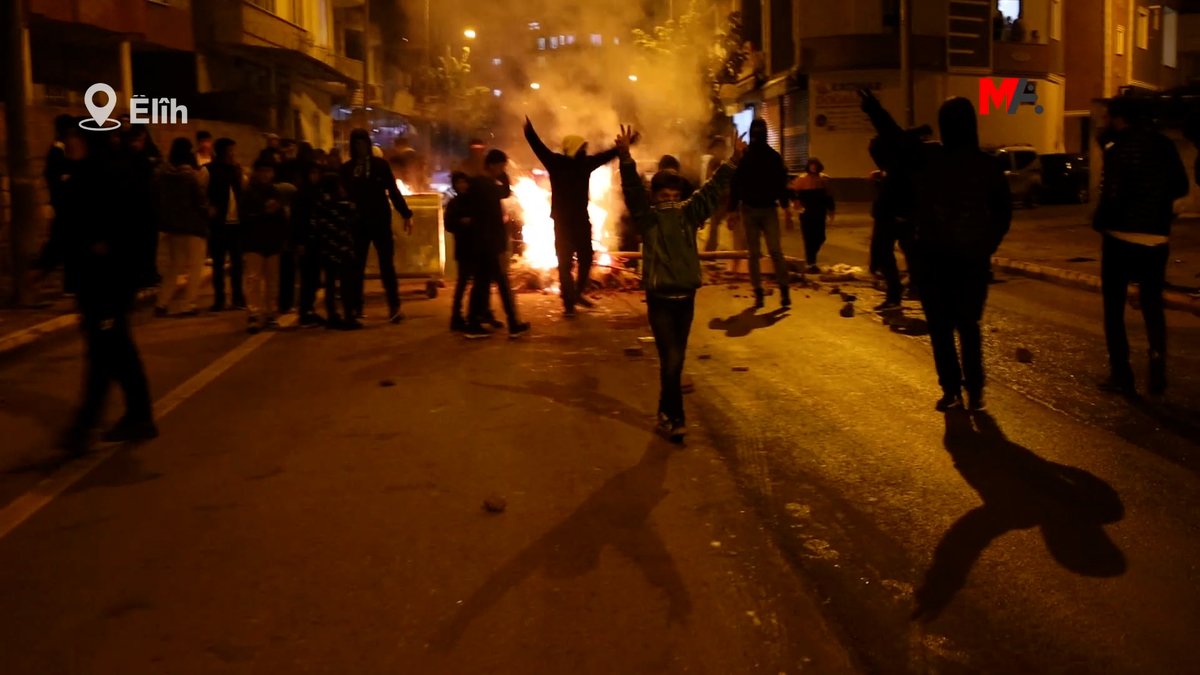 Sokak sokak dolaşıp halkı sokaklara çağırıyorlar ve açık açık ayaklanma çağrısı yapıyorlar… Bu teröristler ülkemizde yaşamaya devam etmemeli ya sarı torba olmalılar ya da sınır dışı edilmeliler!