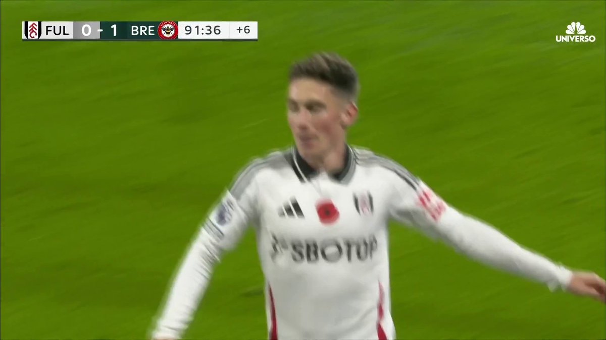Still trying to figure out how Harry Wilson scored this ✨ (via Telemundo Deportes)