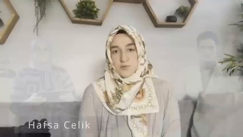 Daha önce duymadığını ve başka yerde bulamayacağınız çok önemli tespitler.... H.Efendinin dizinin dibinde büyümüş Hafsa Çelik Hanımefendi (Cevdet Abi'nin büyük kızı) şahitliği.... Çocukluk dönemi ve hayatının tüm kesimlerinden Hocaefendi'nin ilgi ve alakasını anlatıyor . #fethullahgülen #fethullahgüleneveda