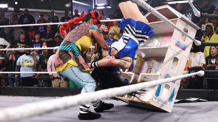 .Tater and Wendy Choo battle it out in the first-ever Women's Casket Match in WWE history. #WWENXT