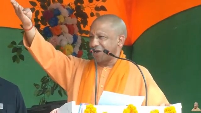 पहले भी आलमगीर औरंगजेब ने देश को लूटा था... आज झामुमो का एक मंत्री आलमगीर भी झारखण्ड वासियों का पैसा लूट रहा है...