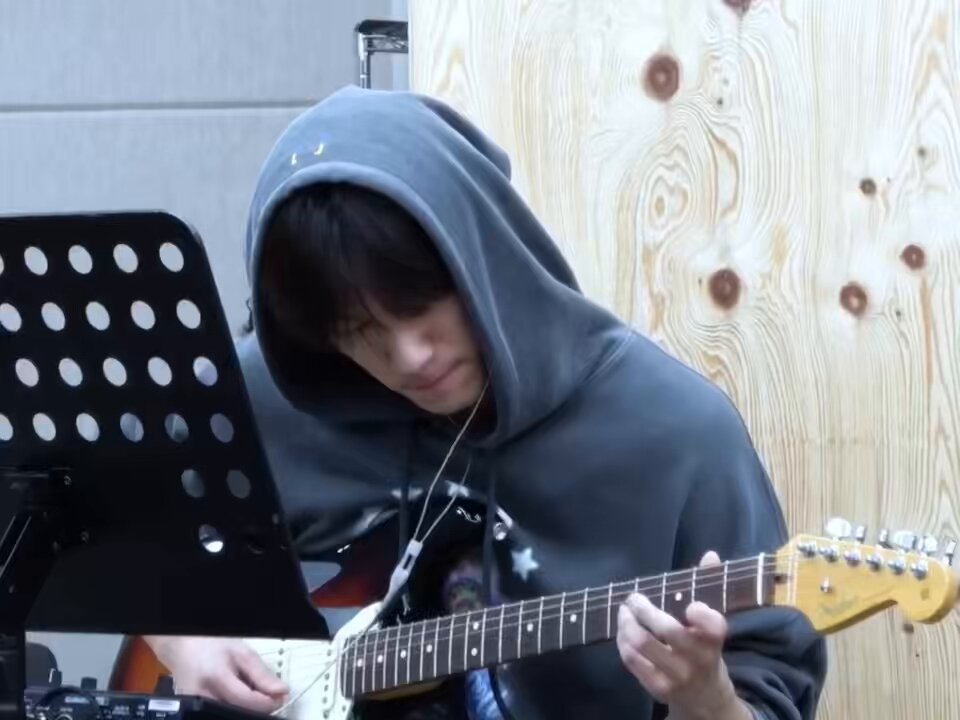 he's so attractive playing the guitar 😭 #방예담 #BANGYEDAM