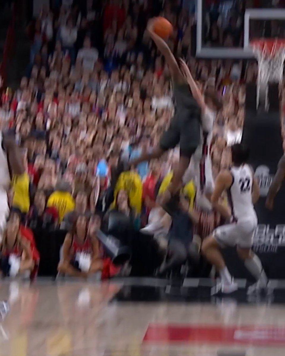 Gonzaga Coach Mark Few puts his son, Joe, in the game for the final two minutes of the blowout win. Then VJ Edgecombe did this to him...