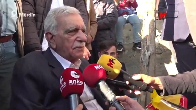 Devlet Bahçeli’nin açıklamalarını değerlendiren Ahmet Türk: Bir elde sopa ile diyalog olmaz. Kimse bizi istismar edecek durumda da değil. Kürtler bugün politize olmuş bir halk. Kürtler ne istediğini biliyor