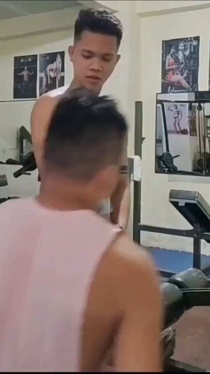 Lén lút cho trai uống tinh trong phòng gym đang sục mà có người vô kéo quần vội