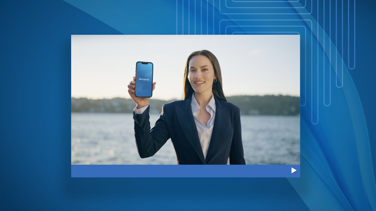 Halkbank’ın yenilenen yüzüyle Fahriye Evcen de tanıştı! 💙 Şimdi o da Halkbank’lı oldu. Bankacılığa yön veren teknolojilerimiz, yenilikçi çözümlerimiz ve geleceğe değer katan hizmetlerimizle hayatınızı kolaylaştırmaya devam ediyoruz. Halkbank ailesine hoş geldin Fahriye Evcen!