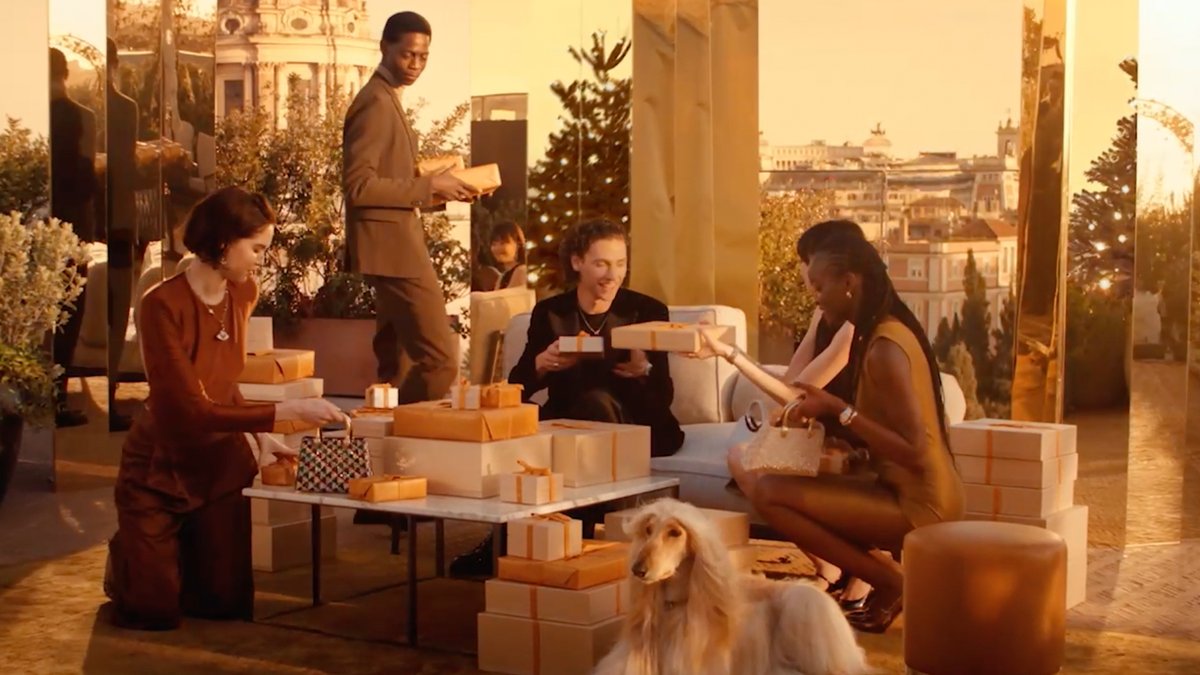 Celebrating togetherness. Step through the doors of the Bvlgari Hotel Roma for an Italian holiday filled with joy, warmth, and the magic of giving. Discover more at #BvlgariCelebration #BvlgariHolidays #BvlgariGifts