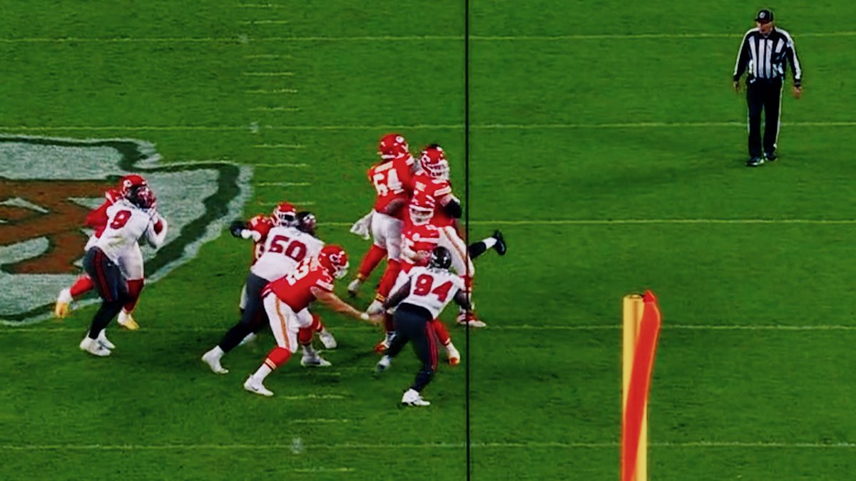 Third down. Mahomes and D-Hop entered the Matrix.