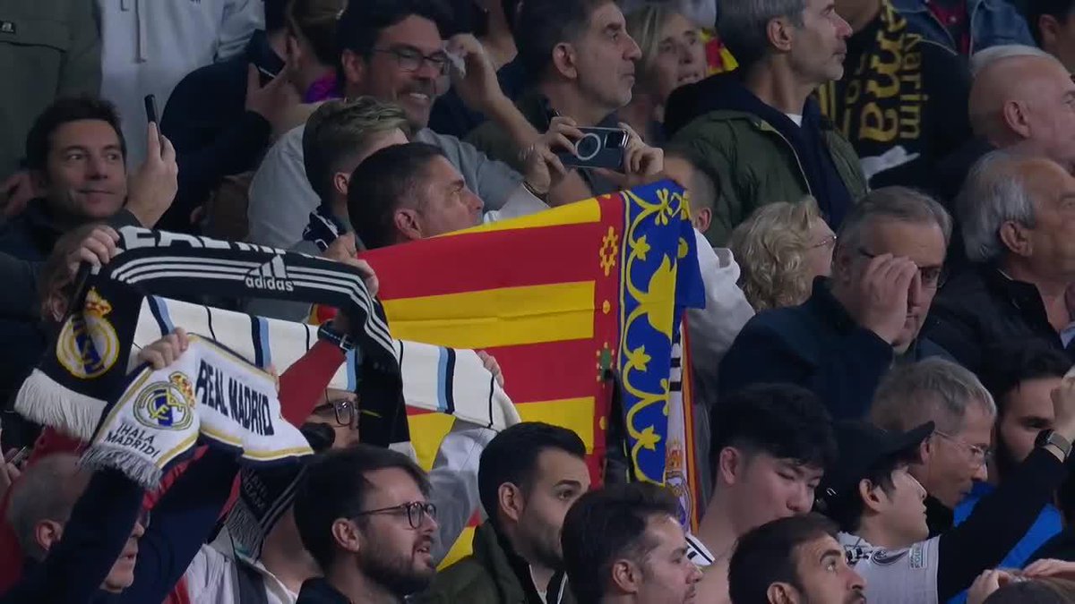 ¡Atención a Mariano Closs cantando el himno de Real Madrid! 📺 Mirá la #Champions en #DisneyPlus