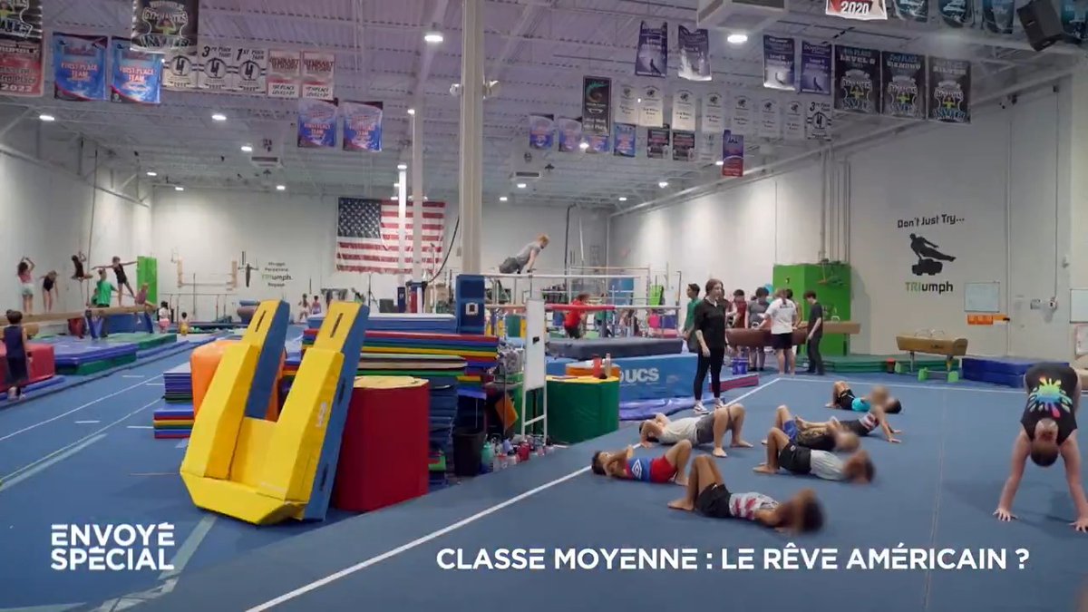 🇺🇸 Aux États-Unis, Olivier paie presque 10 000 $ par an pour les cours de gym de son fils. “En France, c'est sûr que ça ne me coûterait pas plus de 200 € pour toute l'année.“ 📺⏯ #EnvoyéSpécial