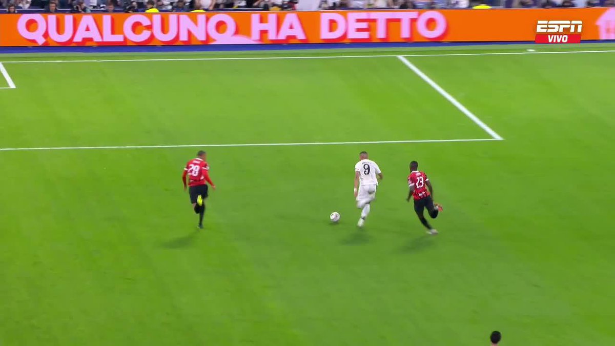 "Mbappé" Porque definió todas las jugadas como el orto en el partido del Real Madrid ante el Milan por la Champions League . Se erra absolutamente todo, es horrible el francés hijo de re mil puta.