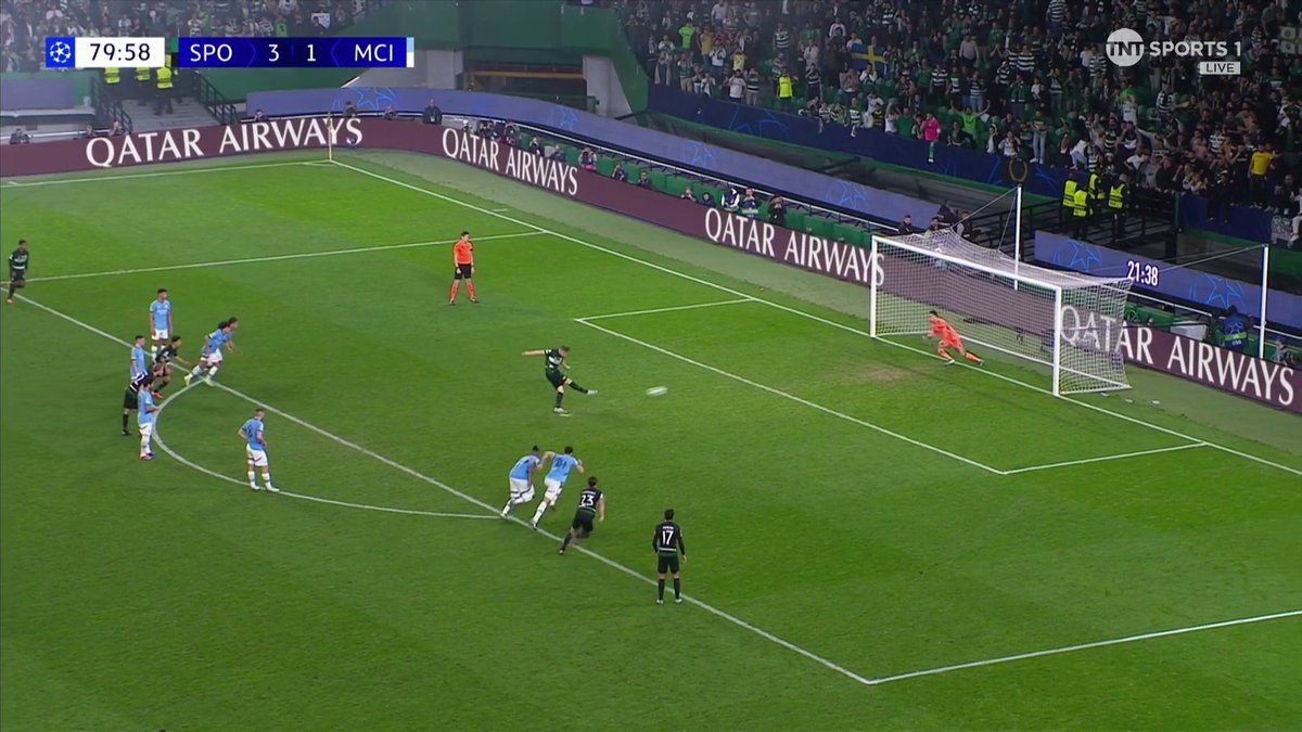 Viktor Gyökeres completes his hat-trick to make it 4-1 against Man City 🎩 📺 TNT Sports & discovery+ UK