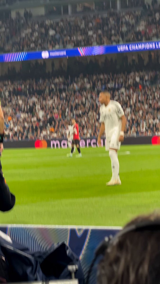 ngeliat bellingham ama modric depan mata gue aneh bgt (bonus mbappe mondar mandir)