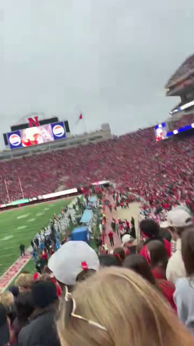 The Nebraska Cornhusker’s played Playboi Carti’s “ALL RED” with a team video inside the entire stadium during game 😂 🔥