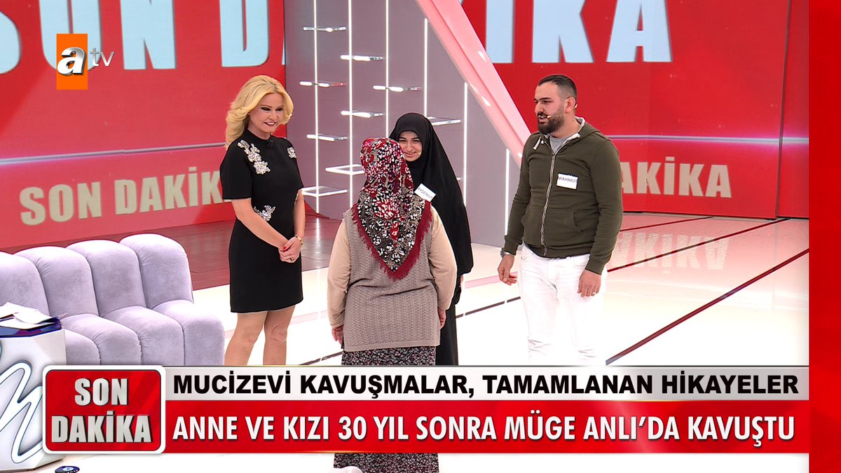 Mucizevi kavuşmalar, tamamlanan hikayeler... Anne ve kızı 30 yıl sonra Müge Anlı'da kavuştu. #MügeAnlıİleTatlıSert #MügeAnlı atv