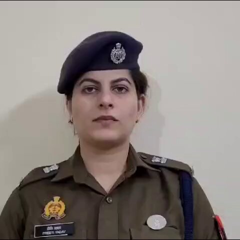 थाना साइबर क्राइम नोएडा:- पीडित को व्हाट्सअप पर जोड़कर यूट्यूब पर लाइक कर धन कमाने का झांसा देकर 16 लाख 49 हजार रुपए की धोखाधड़ी/ठगी करने वाले 02 शातिर साइबर अपराधी गिरफ्तार। उक्त संबंध में डीसीपी साइबर द्वारा दी गई बाइट। #UPPOLICE
