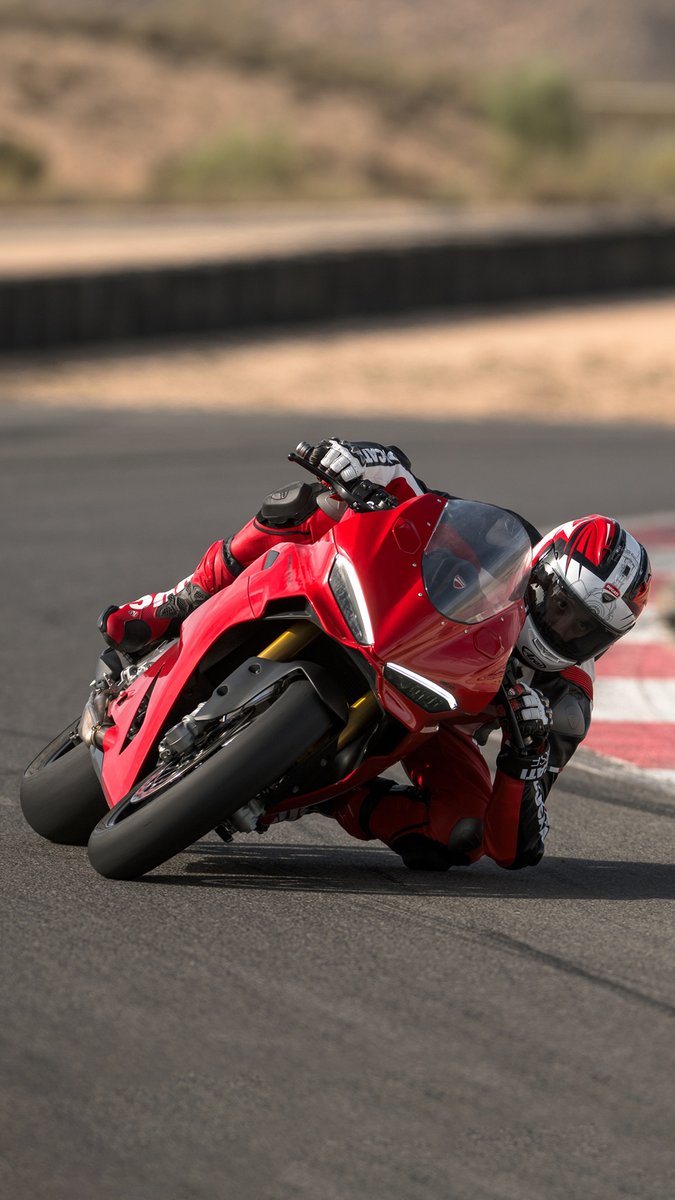 We are proud to present the lightest Panigale, ever. Completely redesigned, the new Panigale V2 is the most fun Ducati sports bike ever. ➡️ Lighter than ever ➡️ Limitless Performance ➡️ Pure Ducati DNA Evolved ➡️ Improved Geometries ➡️