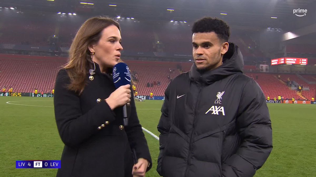 🎤 Alex Aljoe interviewing Luis Diaz. 🗣️ She is translating her own questions, and then Luis Diaz’s answers. Impressive and great coverage 👏🏼