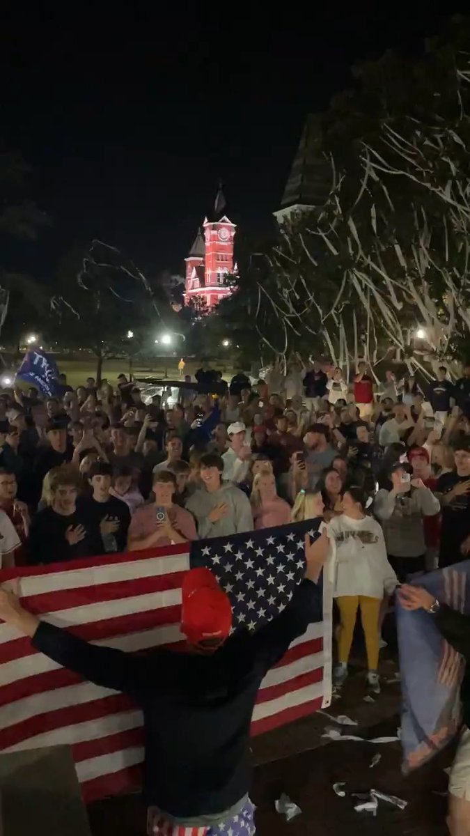 Auburn students rolled Toomer’s Corner and sang the national anthem last night in response to Donald Trump’s victory. #alpolitics #WarEagle Video courtesy of Dakota