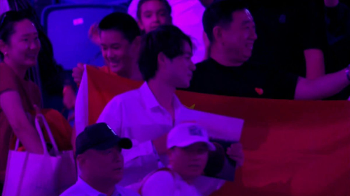Working hard! 👏👏👏👏 Zheng Qinwen books her ticket into the final four after defeating Paolini in straight sets! #WTAFinalsRiyadh
