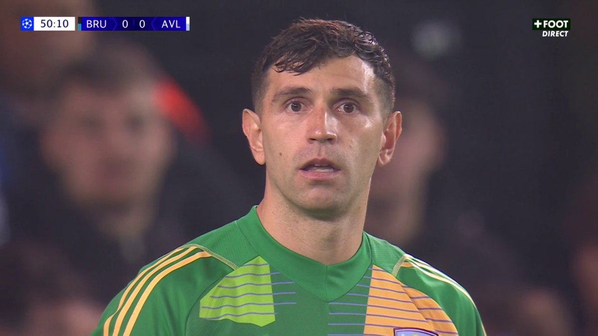 🎥 Vous n’allez JAMAIS croire la façon dont Aston Villa a concédé un penalty... Lunaire ! 😭 Regardez juste. ⬇️