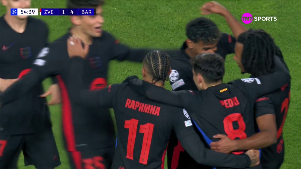 Não tem brasileiro jogando mais neste momento.
