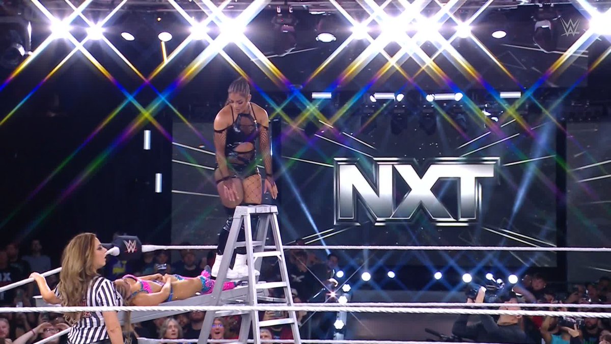😱 😱 😱 𝙹 just sent Valerie Loureda through the ladder! #WWENXT