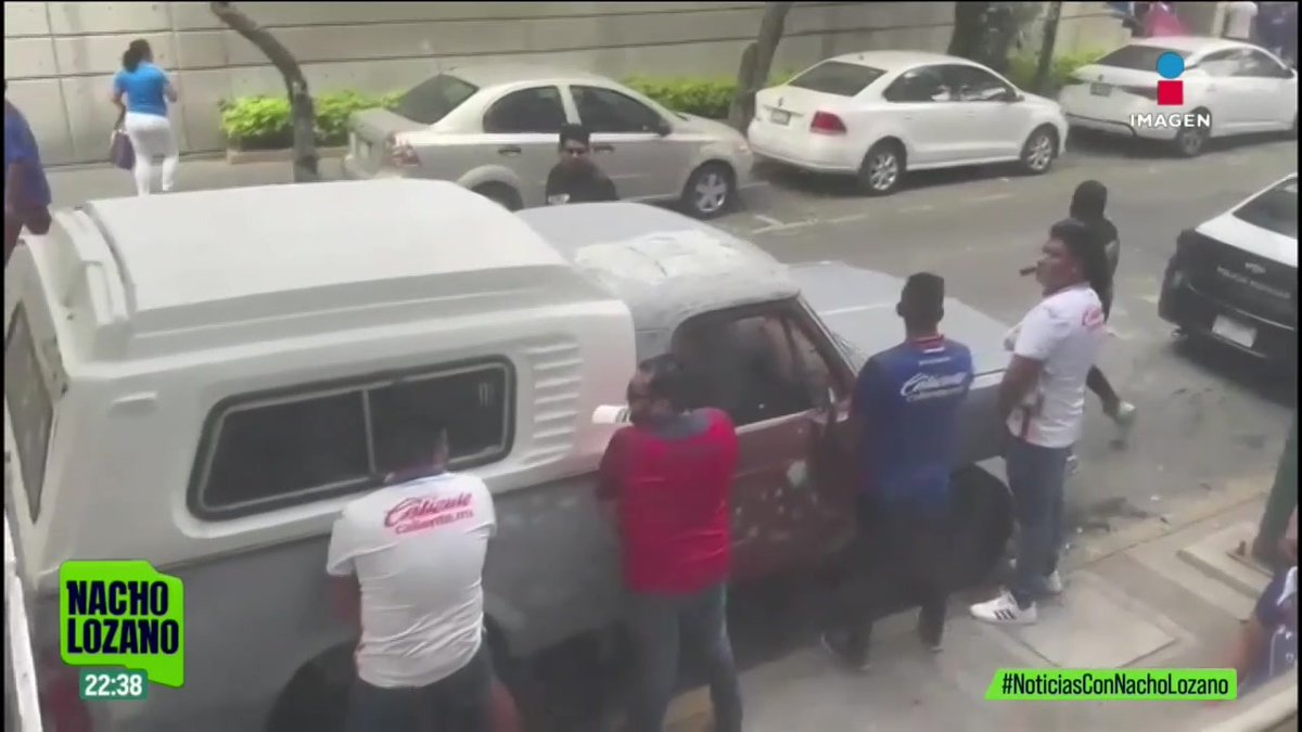 Vecinos de la Plaza de Toros y el Estadio Azul acusan que sus calles ya parecen estacionamientos, cantinas y baños públicos. Exigen que los visitantes no se apoderen de su barrio. Así se ven las colonias Ciudad de los Deportes y Nápoles en la alcaldía Benito Juárez, #CDMX: