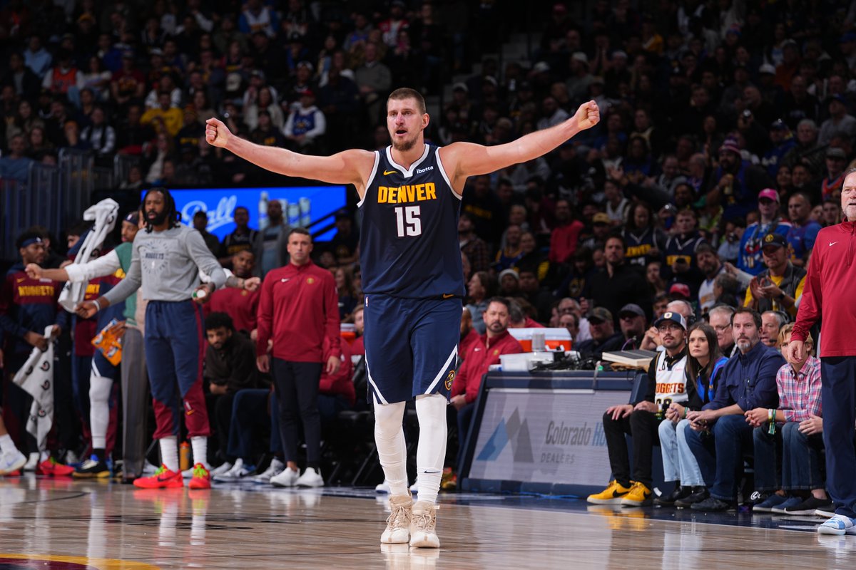 23 PUNTOS 20 REBOTES 16 ASISTENCIAS Casi se marca un 20-20-20 Jokic, qué animal.