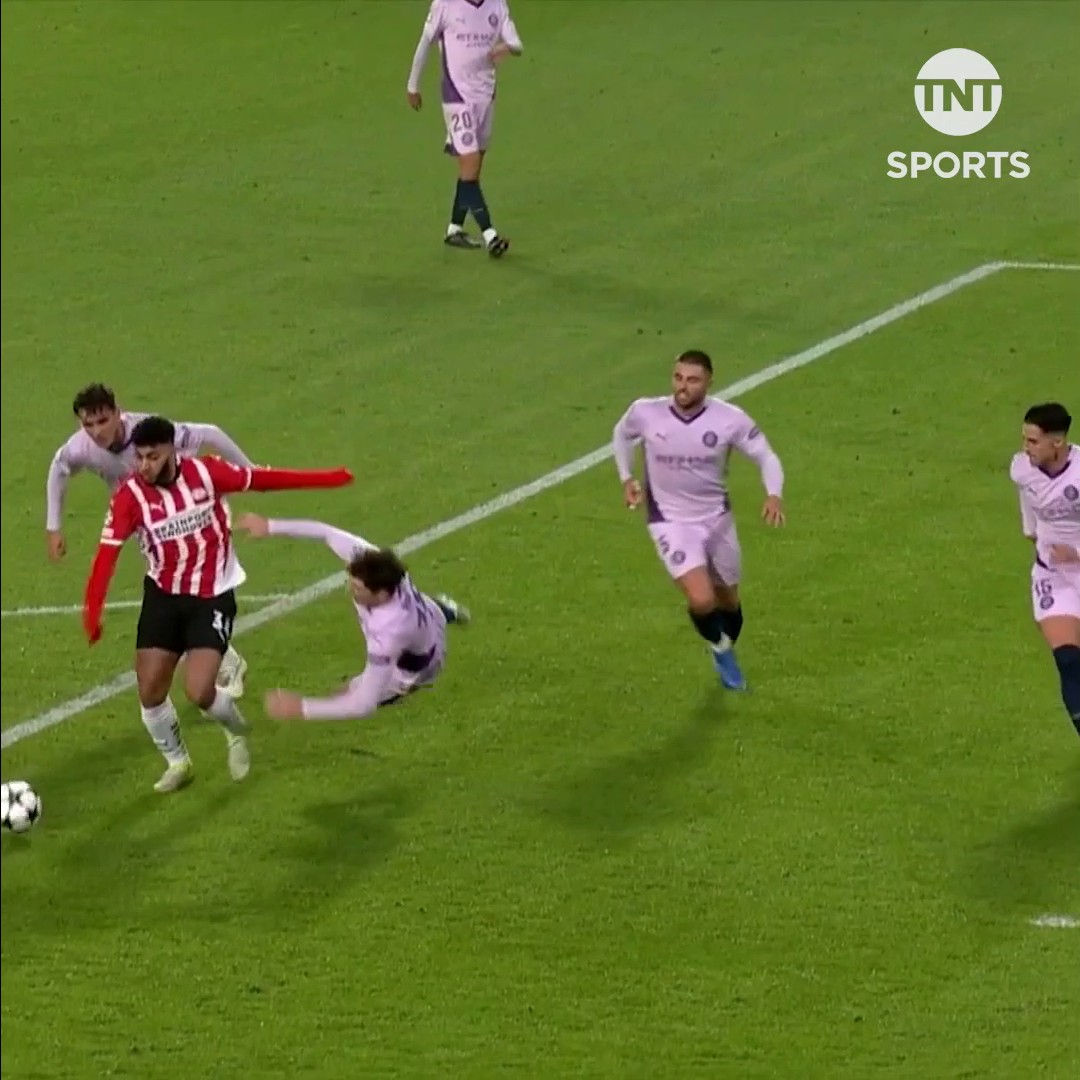 Ismael Saibari had this goal disallowed for PSV against Girona on Tuesday night ❌ Was it harsh? 🤔 #UCL