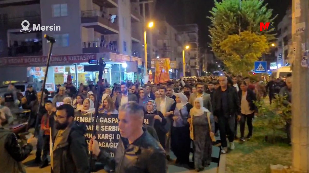 Mersin'in Akdeniz ilçesinde bir araya gelen binlerce yurttaş, irade gaspını protesto etti.